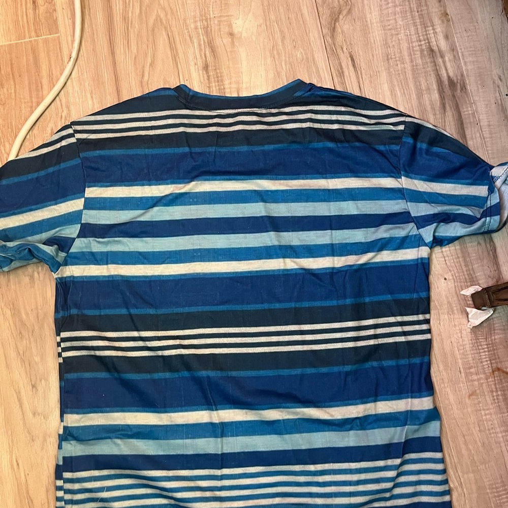 Shirt - Picture 3 of 4